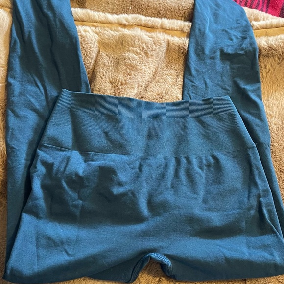 Alphalete Amplify - Picture 3 of 4